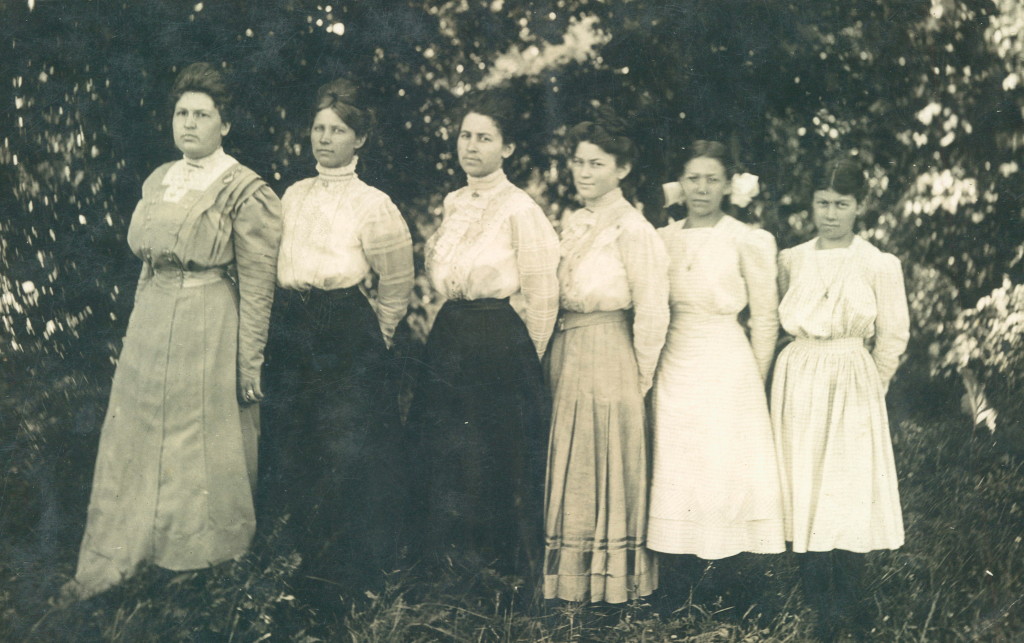 Elva (Far Right) and Her Sisters