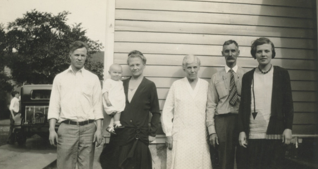 Joe Hasketh, Julia (Tyge) Whitney Holding Joe's Daughter Edna, Carolina and George Patterson, and Julia Whitney